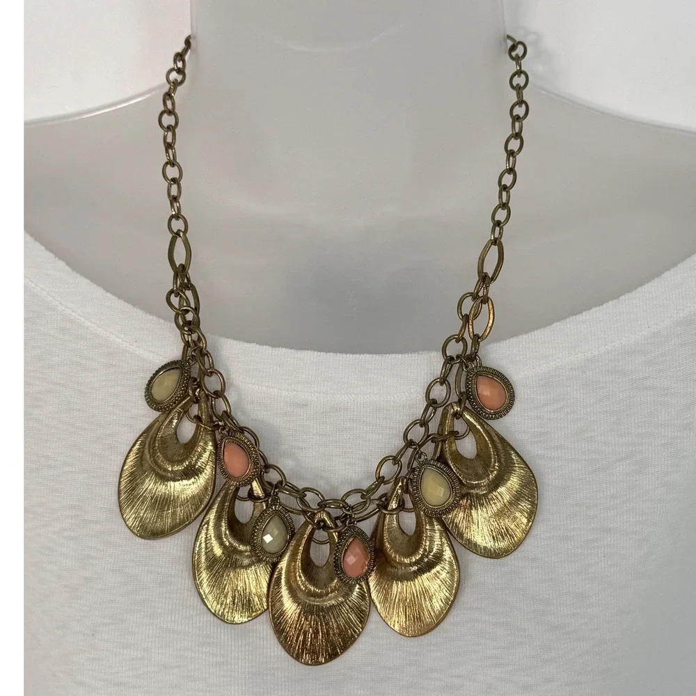 Eva Mendes by NY & Co Antique Gold Tone Bib Necklace Peach Cream Teardrop 103-09